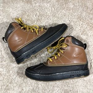 Nike Woodside Boys Tan Winter Boots